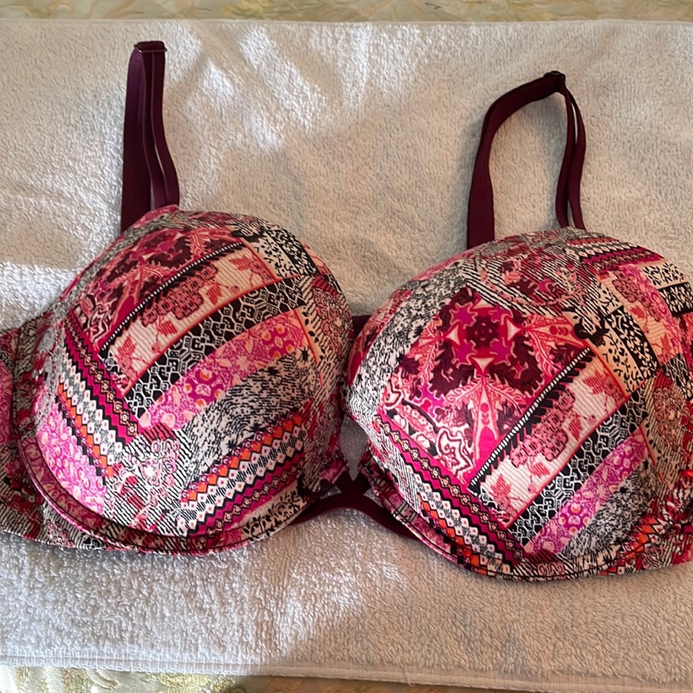 Victoria's Secret Very Sexy Push-Up Bra. Size 36DD very good condition